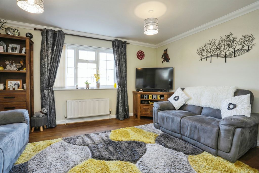 Property photo 3 of 12