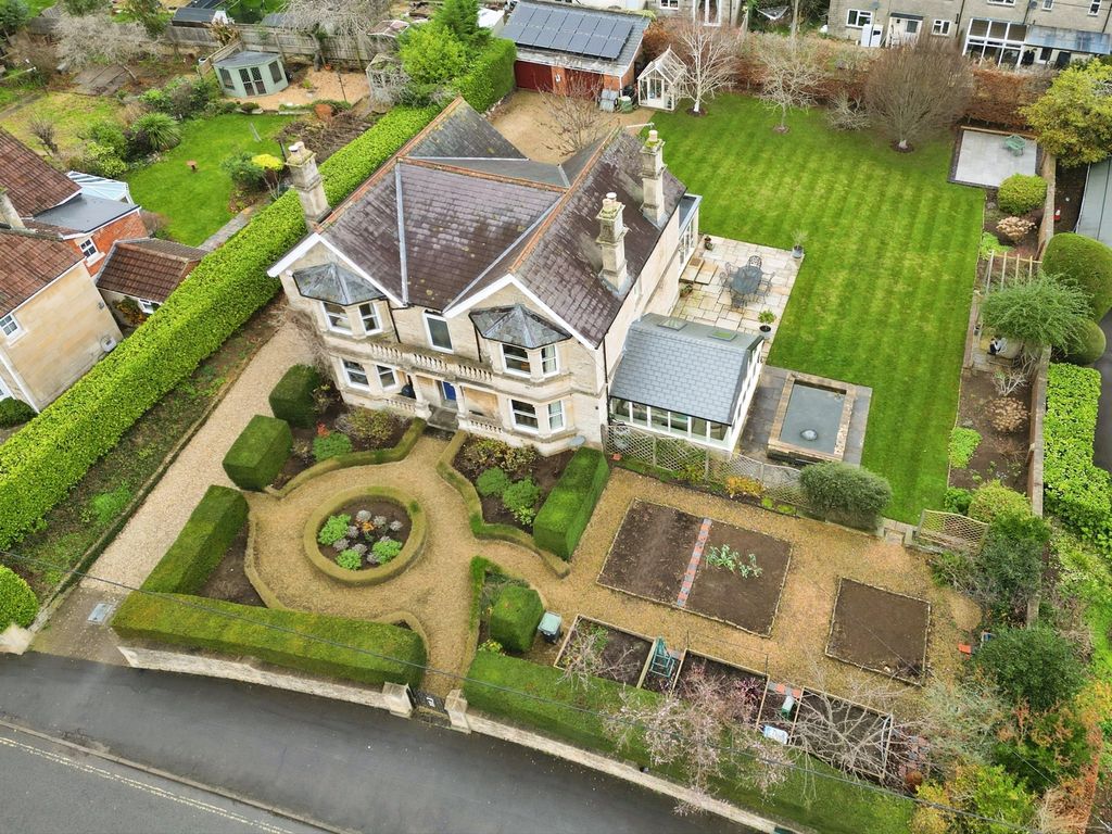 Property photo 2 of 26