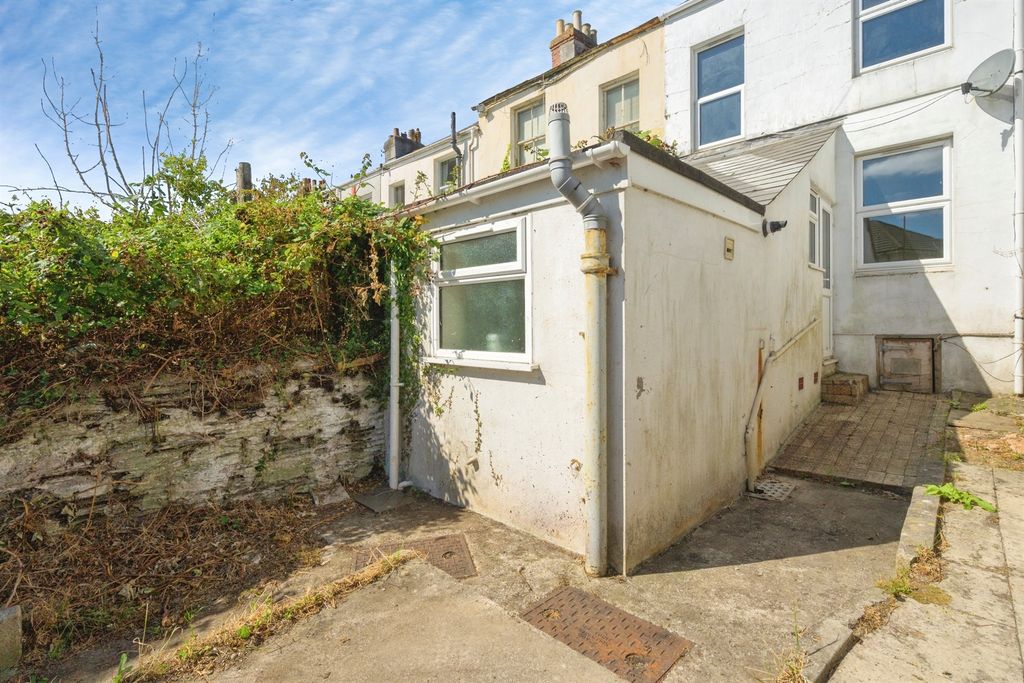 Property photo 2 of 21