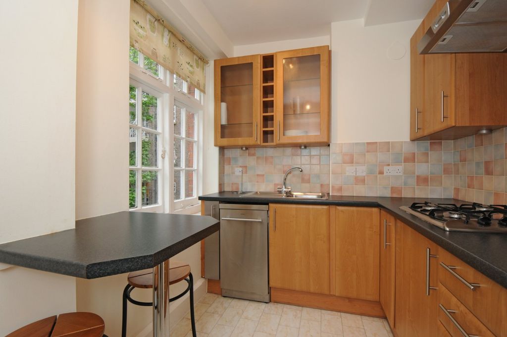 Property photo 2 of 6 Kitchen