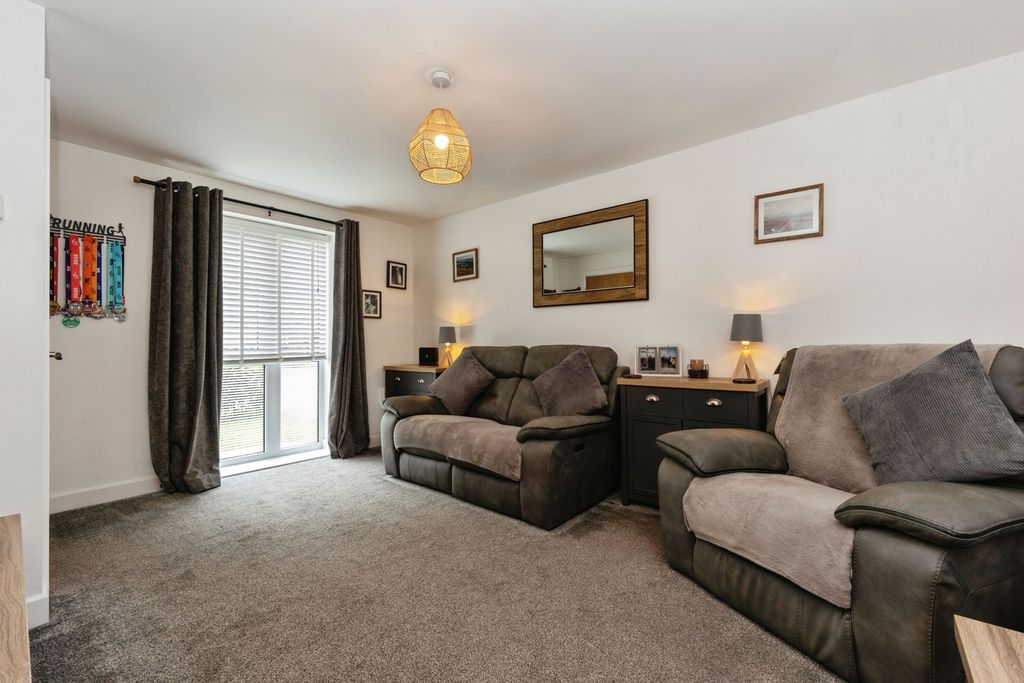 Property photo 3 of 19 Pbox-Img.Jpg