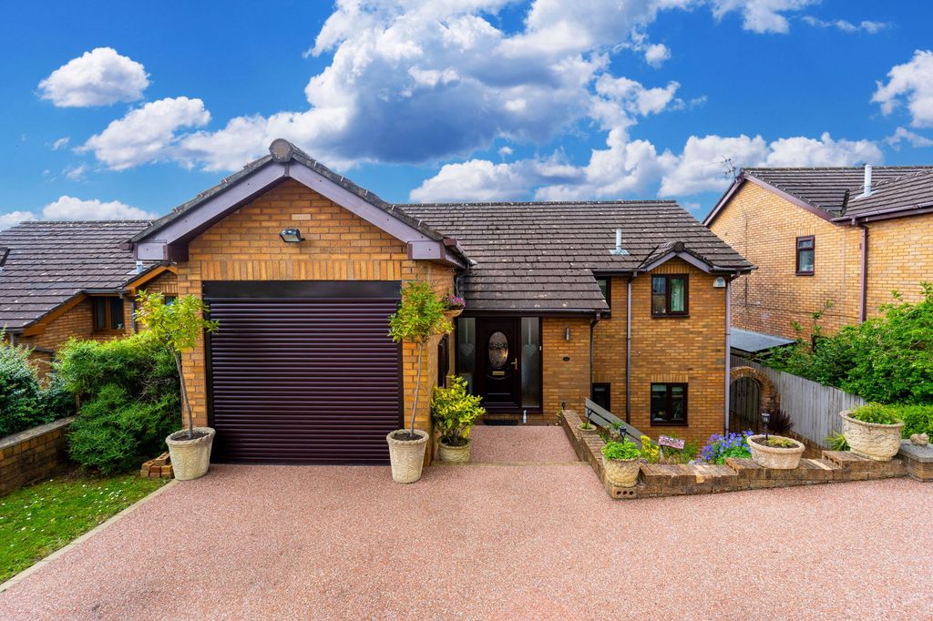 Property photo 2 of 38