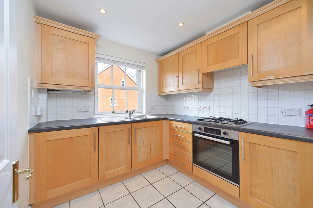 Property photo 2 of 10 Kitchen