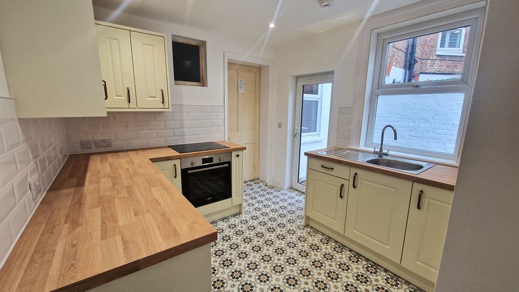 Property photo 2 of 9 Kitchen