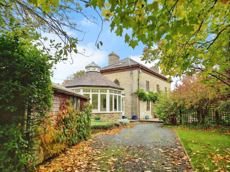 Property photo 1 of 20 Detached Period Family House