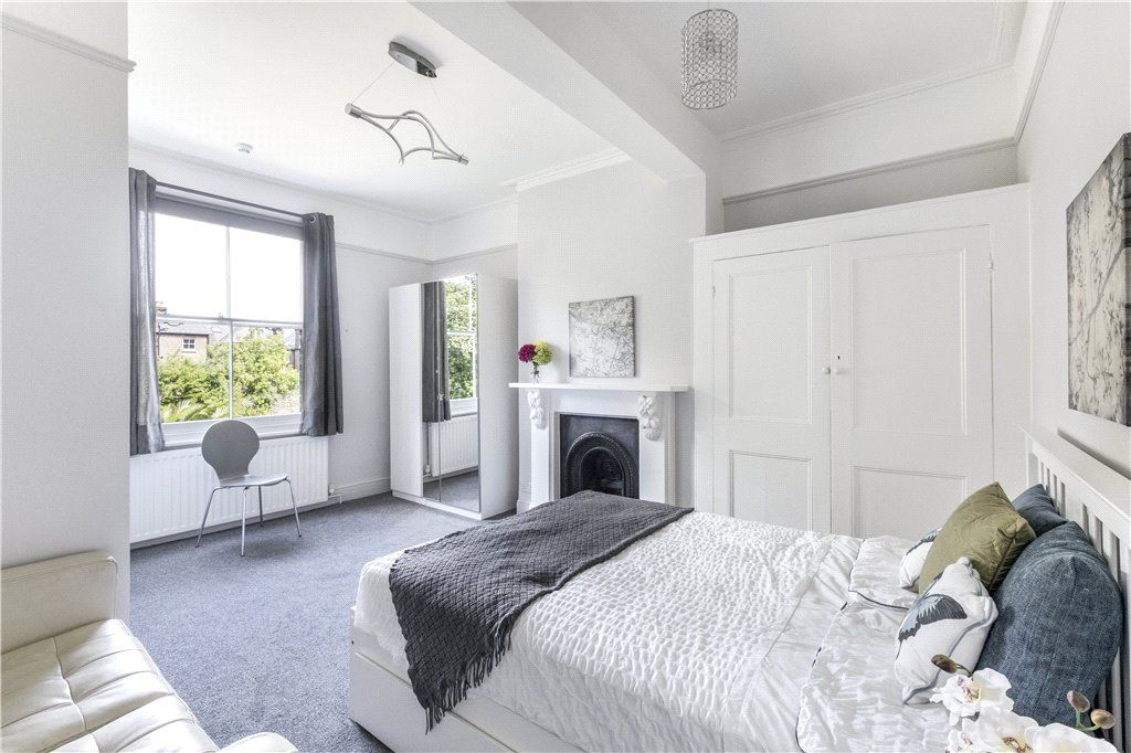 Property photo 3 of 8 Room