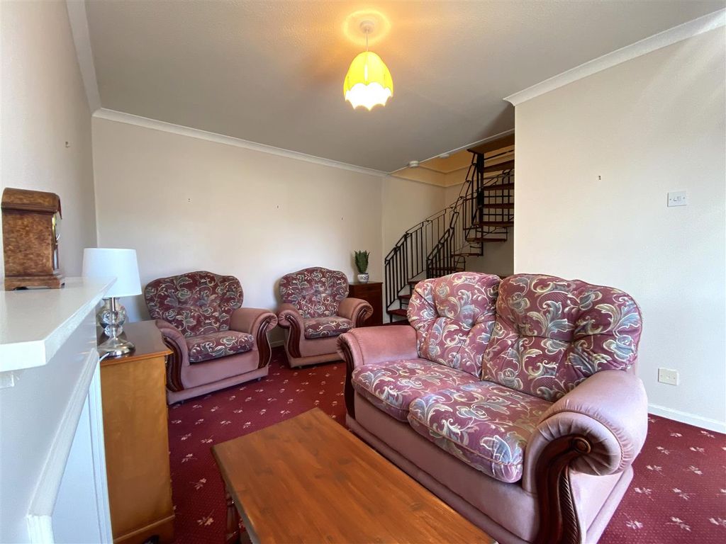 Property photo 3 of 11 Lounge.Jpg