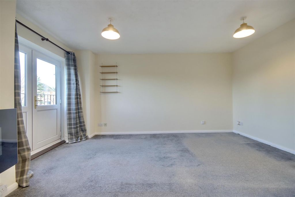 Property photo 3 of 8 62F6Fbdc-1C91-46A9-8D46-24C8351A3B98_1_201_A.Jpeg