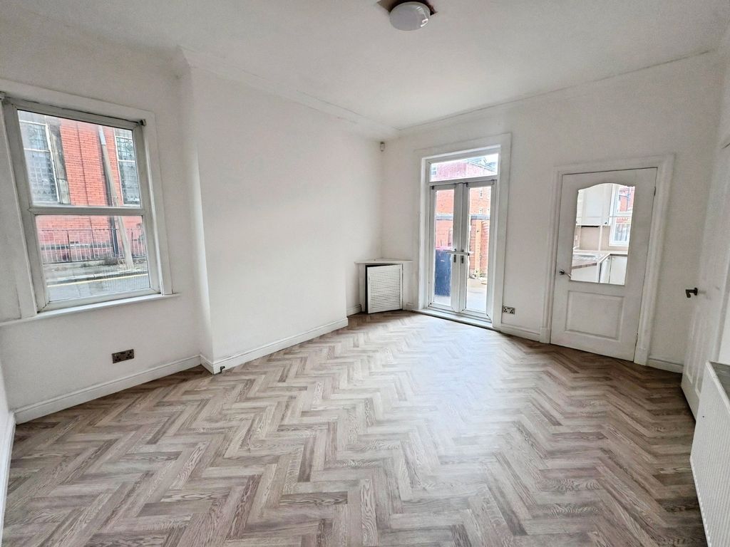 Property photo 3 of 14 Pbox-Img.Jpg