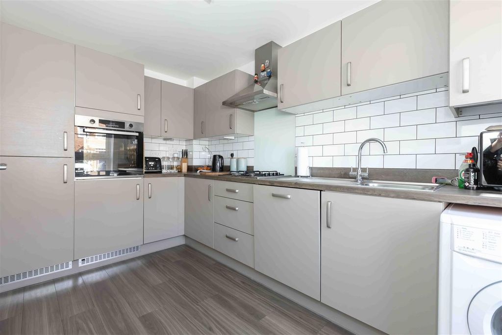 Property photo 3 of 14 Brothers Close_4.Jpg