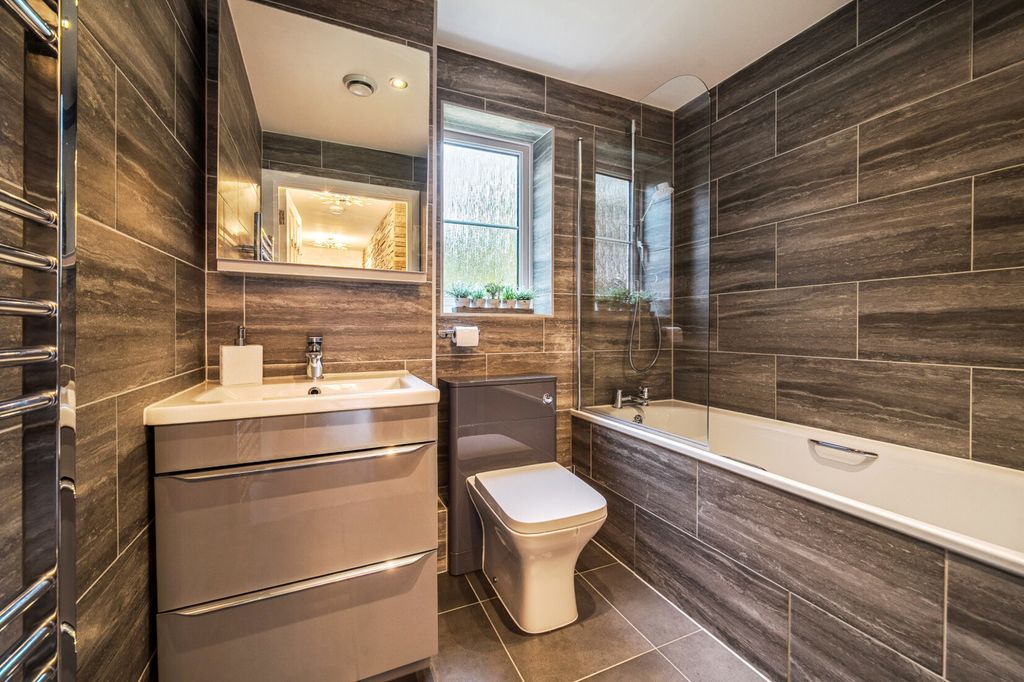 Property photo 3 of 15 Bathroom