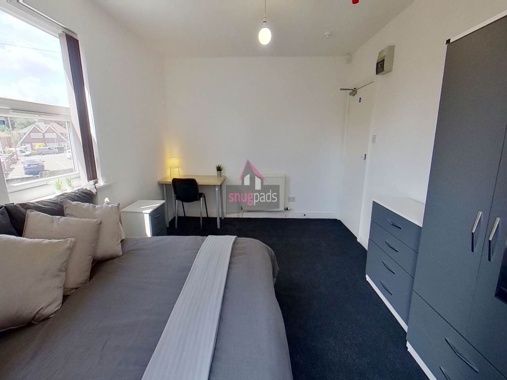 Property photo 2 of 14 R1B