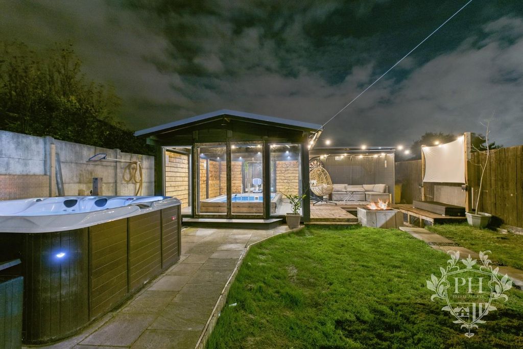 Property photo 2 of 27 Cam02002G0-Pr0218-Still001.Jpg