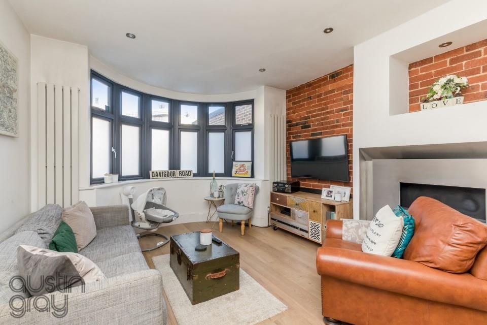 Property photo 3 of 19 Davigdor Road, 2-9.Jpg
