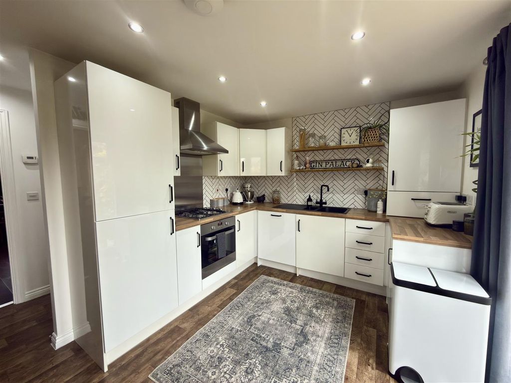 Property photo 3 of 12 Kitchen/Diner