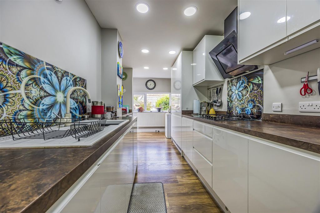 Property photo 3 of 18 83 Chesterfield Road, Baffins-Porticomarketing-Sol