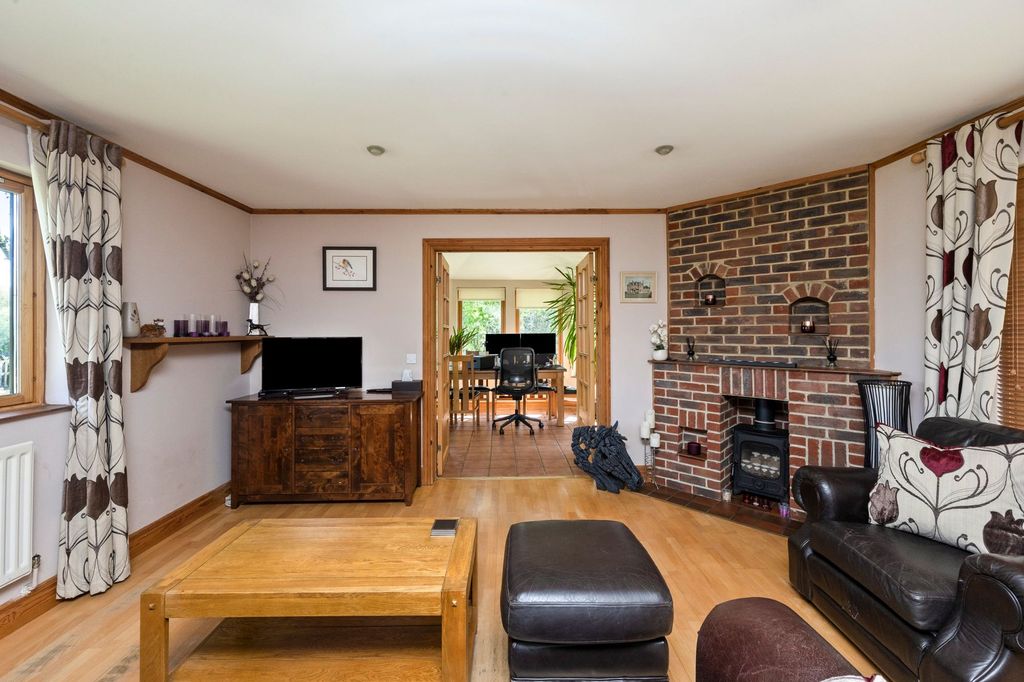 Property photo 3 of 26