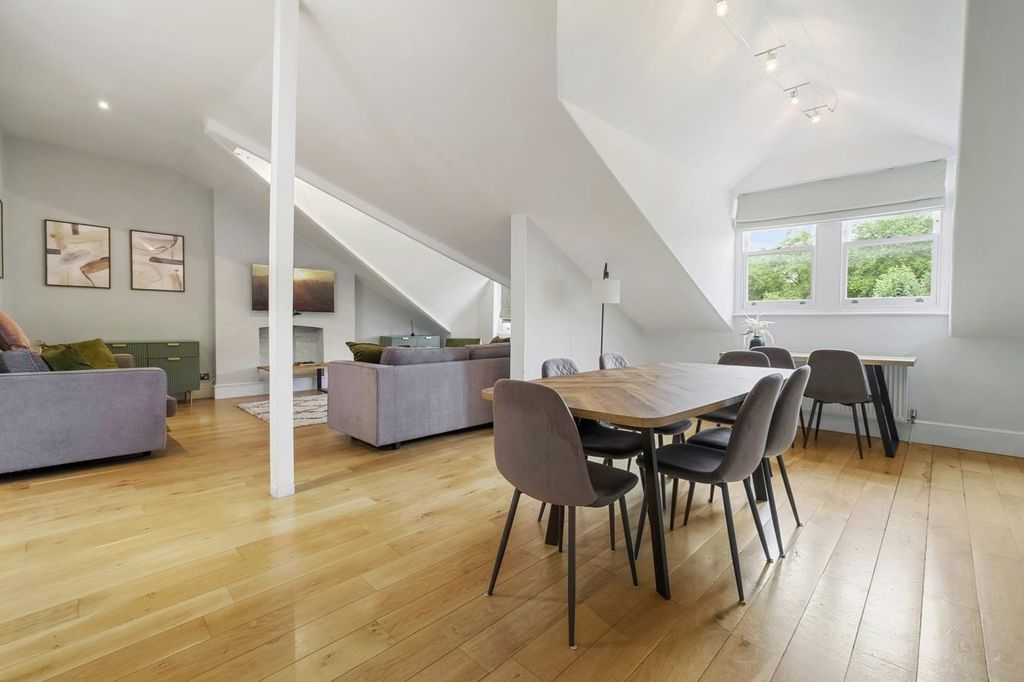 Property photo 3 of 11 c.Jpg