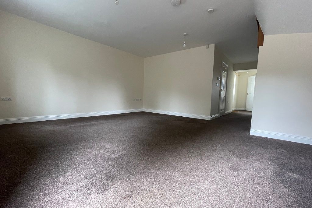 Property photo 3 of 12 Lounge