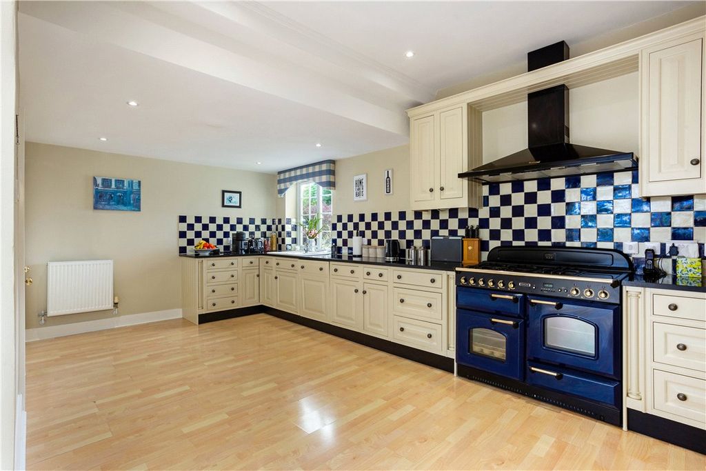 Property photo 3 of 28 Kitchen