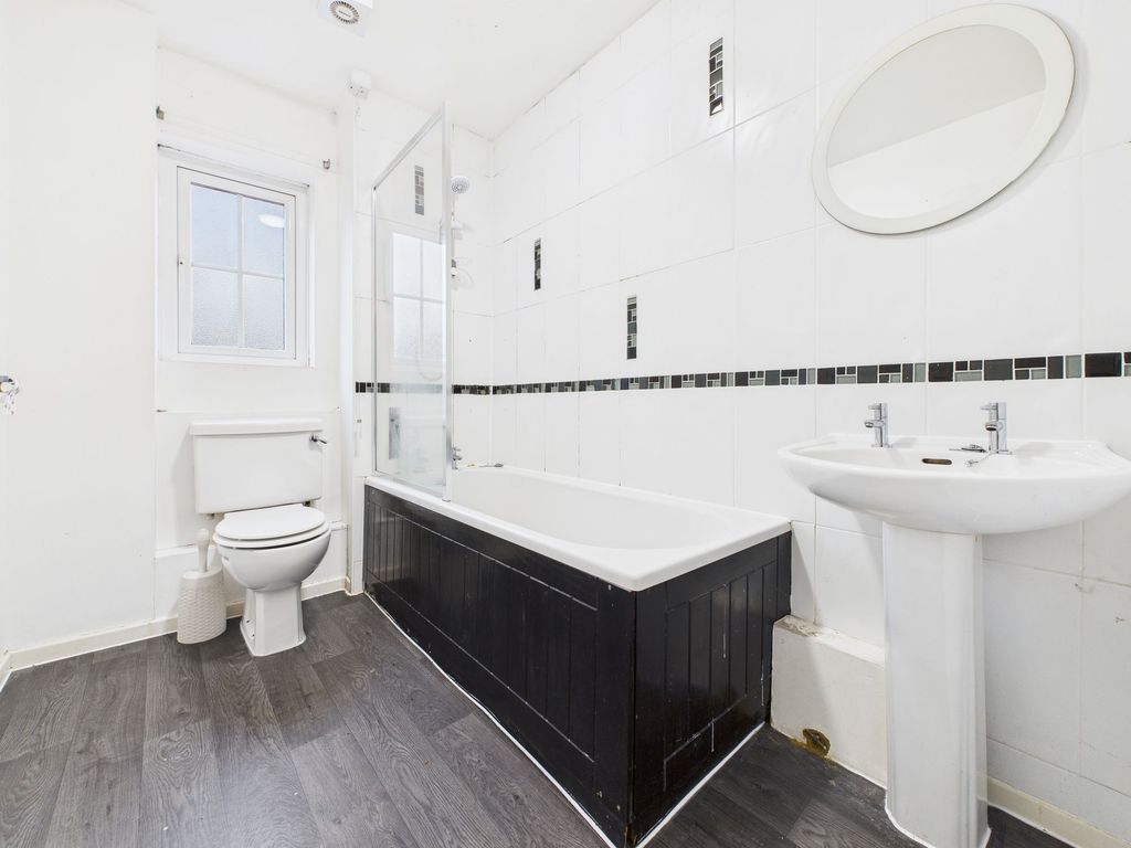 Property photo 3 of 5 Bathroom