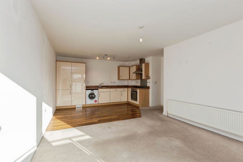 Property photo 2 of 34