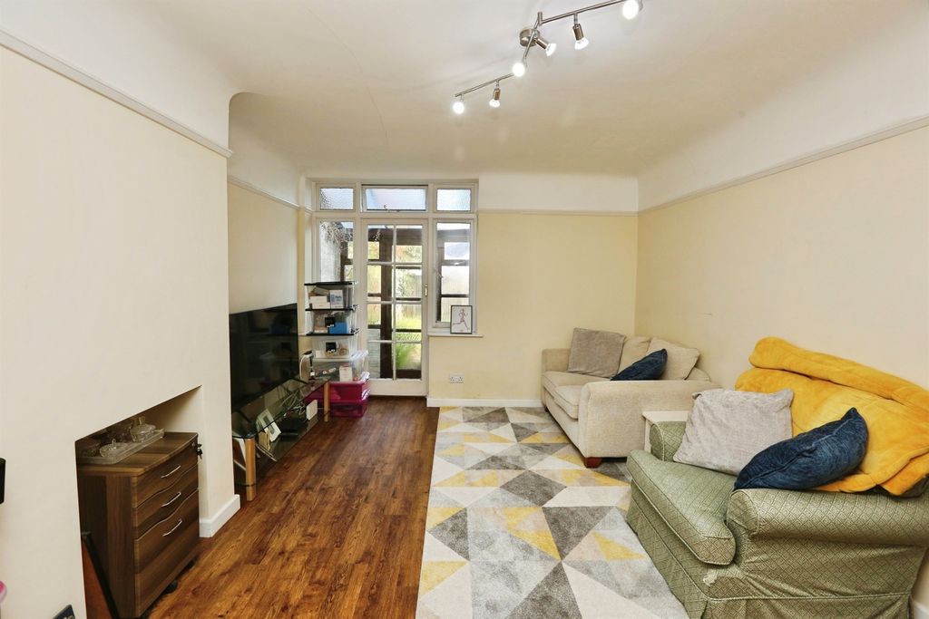 Property photo 2 of 13