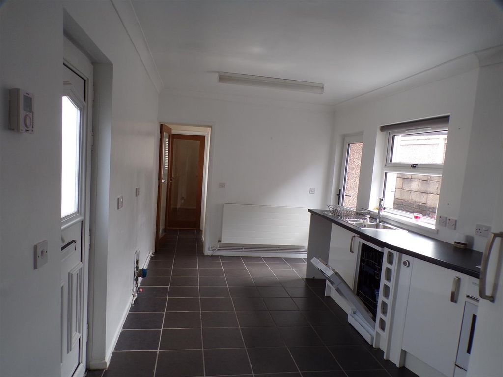 Property photo 3 of 11 Kitchen/Diner