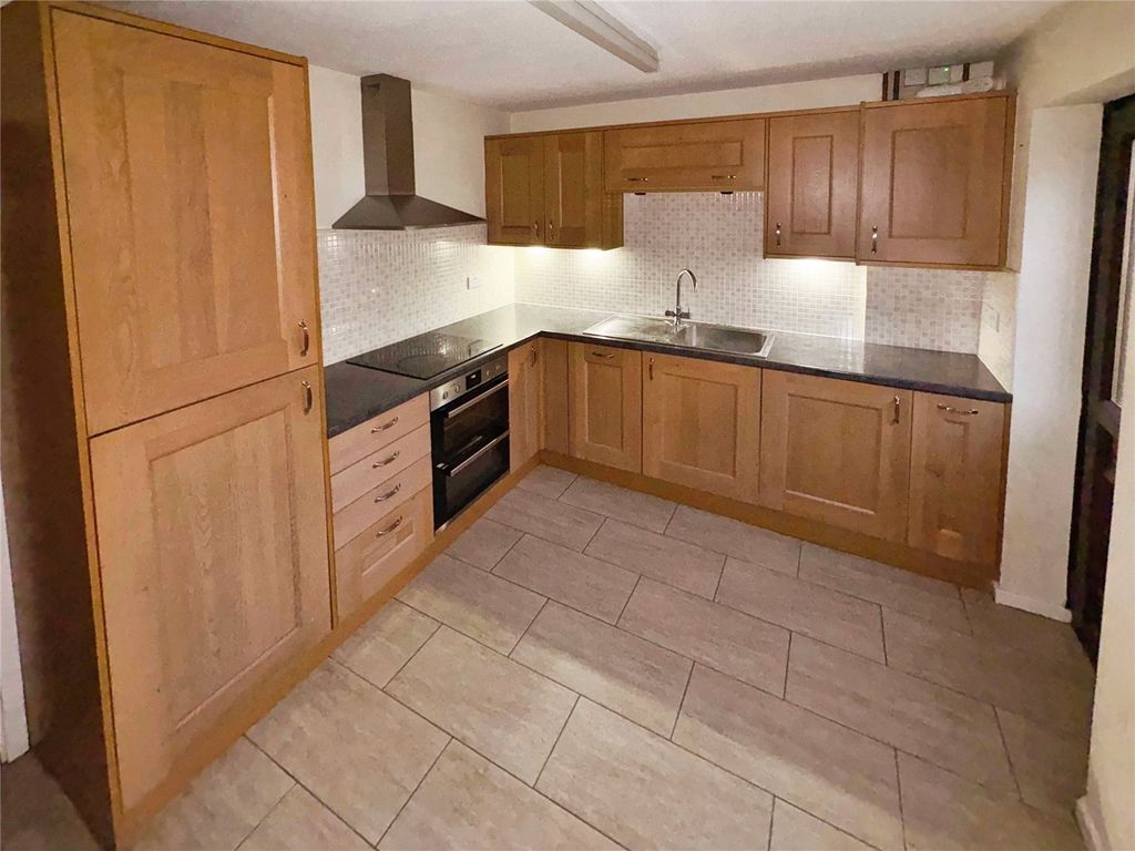 Property photo 2 of 7 Kitchen
