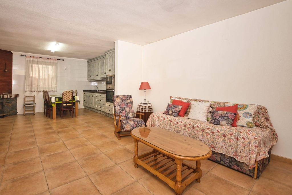 Property photo 2 of 26