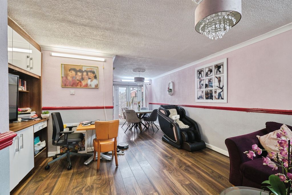 Property photo 2 of 20