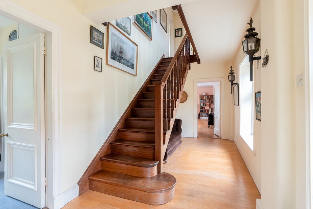 Property photo 2 of 22