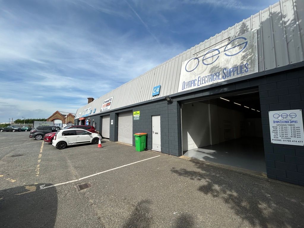 Property photo 1 of 8 Photo 4