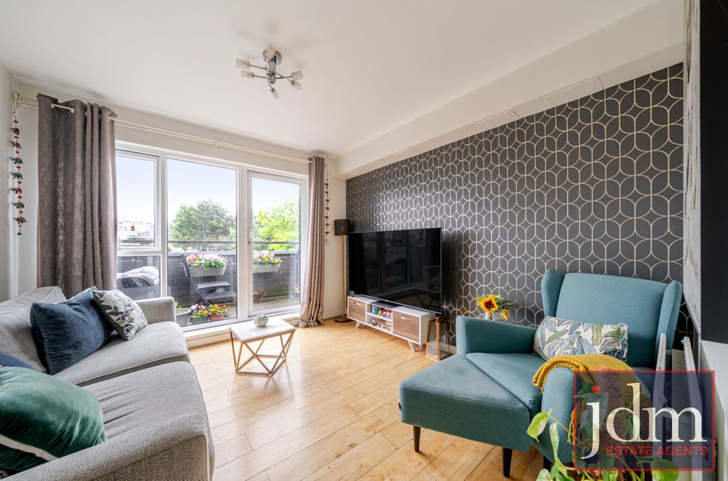 Property photo 2 of 10 Dfd9A15B-626d-4E2...