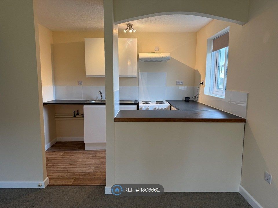 Property photo 2 of 9 Kitchen