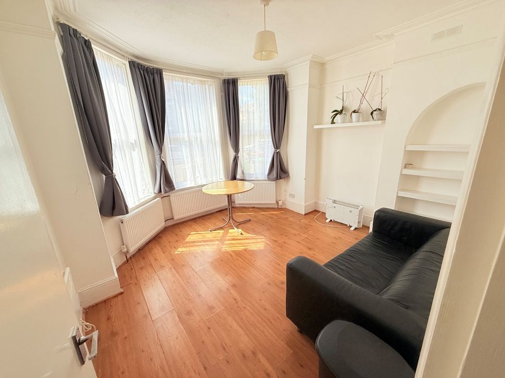 Property photo 2 of 6
