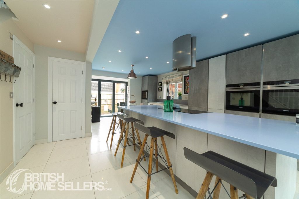 Property photo 3 of 46 Picture No. 04