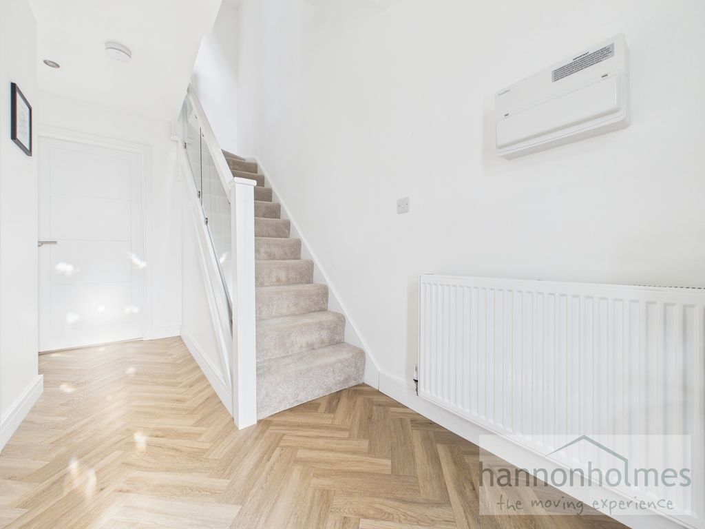 Property photo 2 of 33 Cam05283G0-Pr0151-Still001