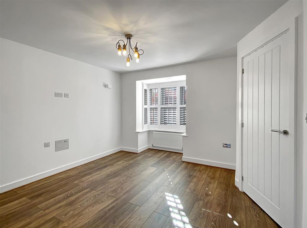 Property photo 2 of 15 Lounge