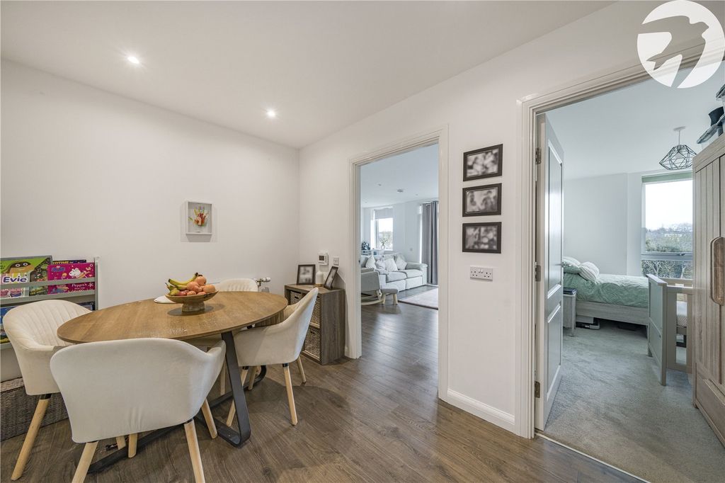 Property photo 3 of 12 Entrance Hall