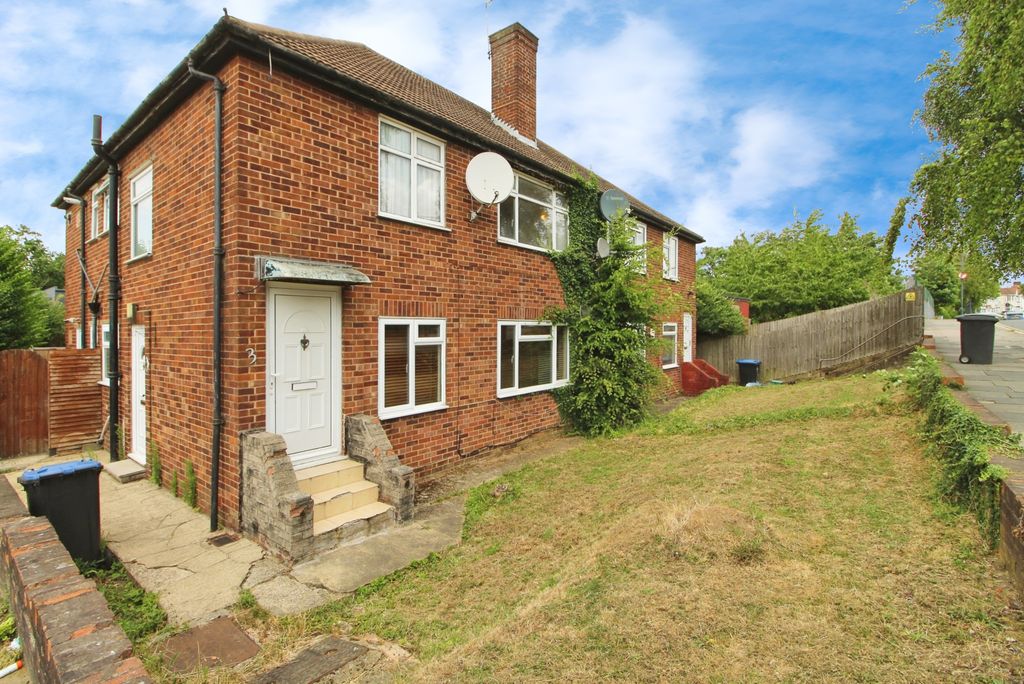 Property photo 1 of 10 Two Bedroom 1st Floor Maisonette To Rent