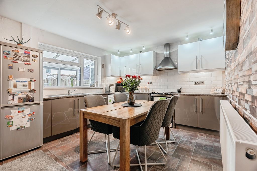 Property photo 3 of 26 Pbox-Img.Jpg