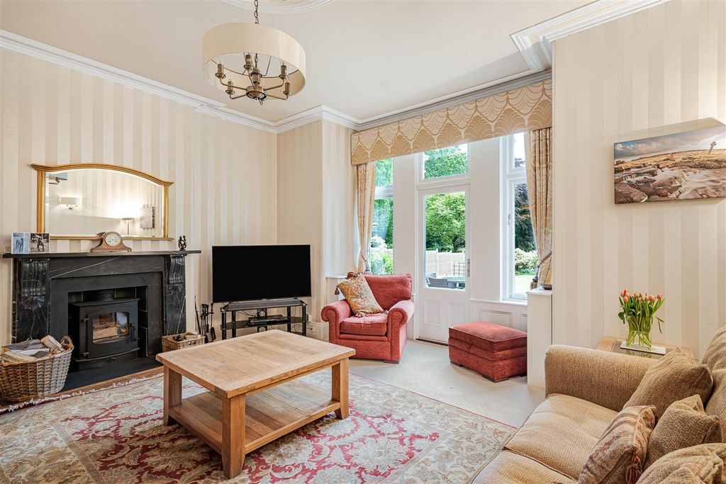 Property photo 3 of 46 Sitting Room