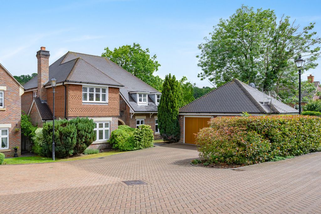 5 bed detached house for saleChipstead Way, Banstead SM7