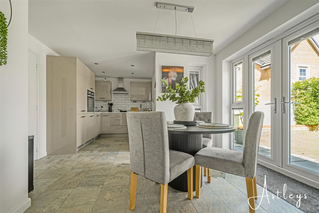 Property photo 3 of 25 Dining Area