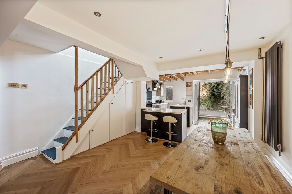 Property photo 3 of 18 4744474