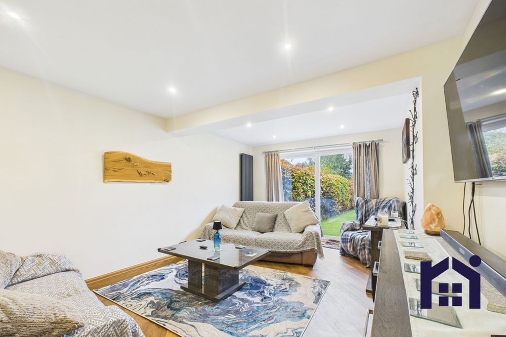 Property photo 2 of 27 Reception One