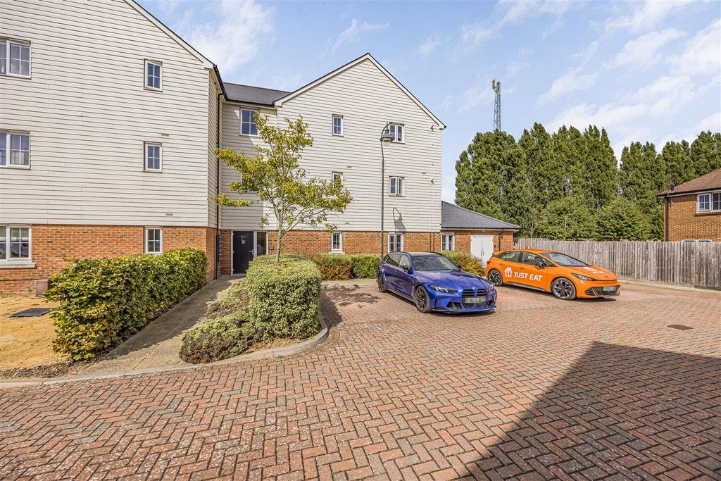 Property photo 1 of 11 Priors Orchard, Southbourne-Porticomarketing-Nexa-