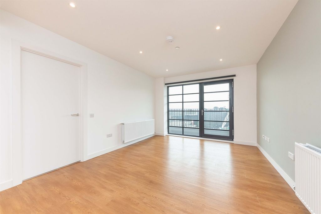 Property photo 1 of 16 (Main)
