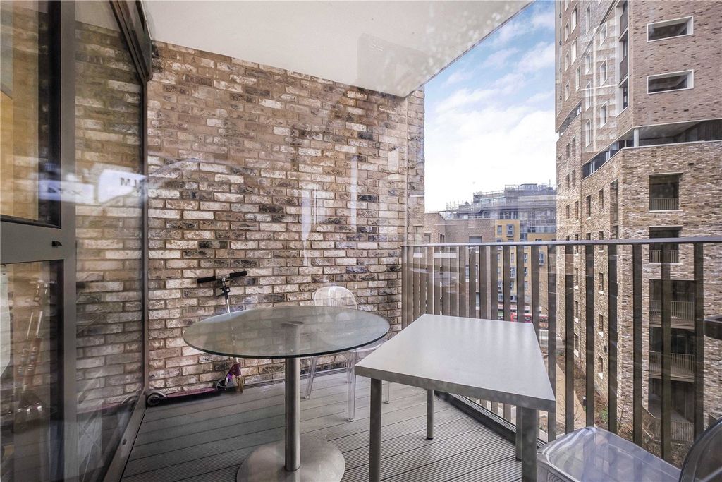 Property photo 1 of 10 Balcony